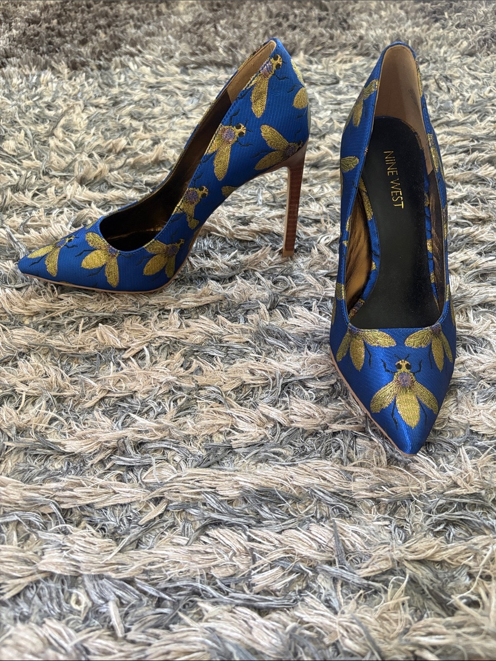Nine West Royal Blue Pumps with Gold Bee Size US 6/UK 4